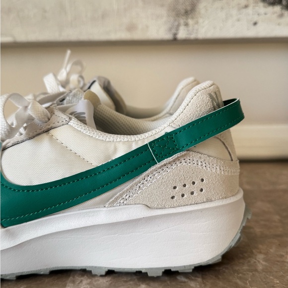 Nike Waffle Debut Sneakers – Summit White / Malachite Green (Women’s Size 8) - Picture 9 of 13
